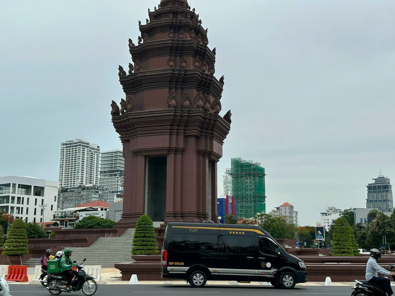 giá thuê xe limousine đi phan thiết